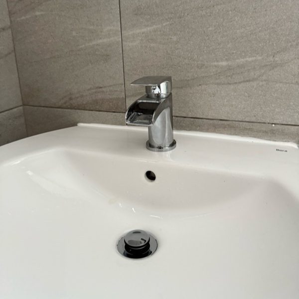 Basin mixer tap cartridge replacement