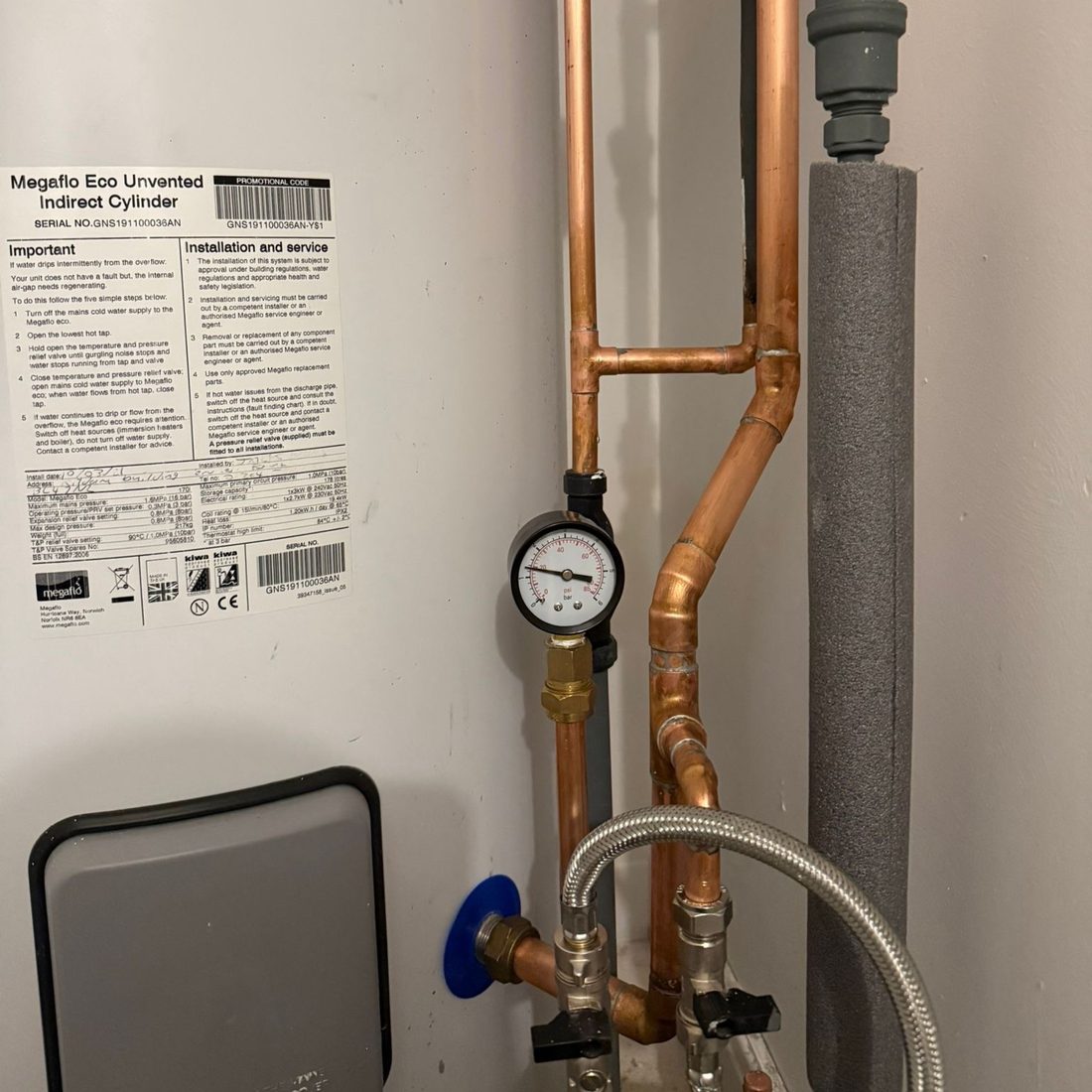 Unvented cylinder pressure relief and expansion valve set